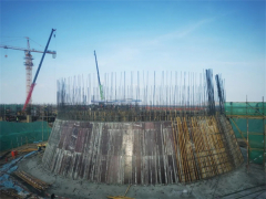 博州10万千瓦光热项目吸热塔基础混凝土浇筑出零米